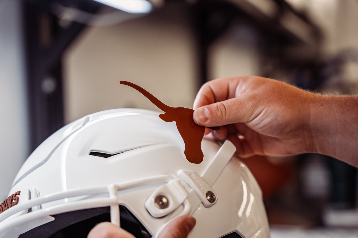TexasFootball's tweet photo. Getting game ready 🤘

@UTexasEquipment https://t.co/fru6zz6T8O