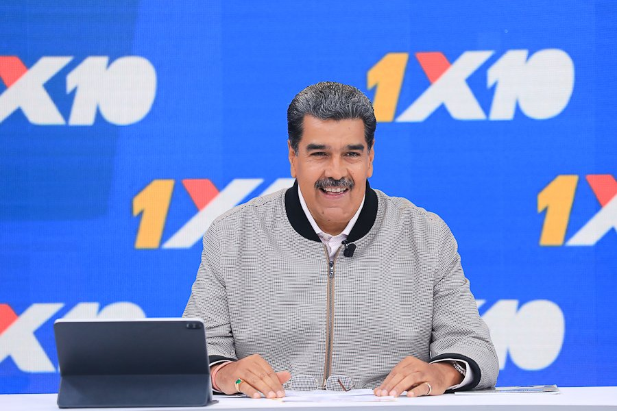 💬 Únete a las plataformas digitales del programa Con Maduro+ con el Pdte. @NicolasMaduro 🤳 🔥 Sigue @ConMaduroMas_ y no te pierdas los lunes a partir de las 7:00 PM para disfrutar de debates y noticias candentes. ¡Te esperamos en nuestras redes sociales! #ConéctateConMaduro