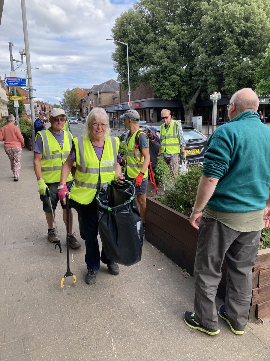 CavershamGlobe's tweet photo. a HUGE THANK YOU to the Globe litter pickers. They have been working through @OfficialRandL keeping Caversham tidy. Today they pulled 10 trolleys out of the river!
💛🌱💚
#rdg https://t.co/rvDUf7BT7H