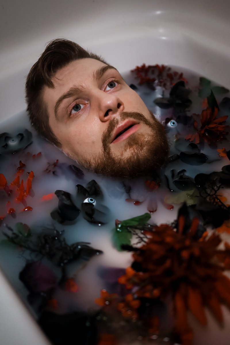 ShawnDotGames's tweet photo. Two of my favorite shots from the bathroom scene photoshoot

@CanonUSA EOSR; 35MM Lens; Polarizer
@elgato Key Light Mini; Elgato Flex Arm(s), Elgato Heavy Base https://t.co/SiTJhh6ttv