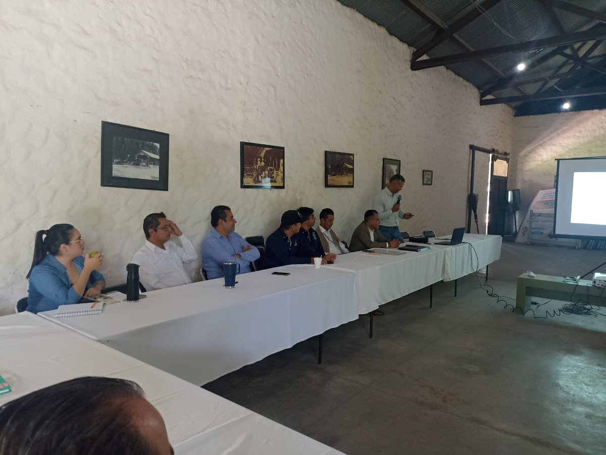 SemadetJal's tweet photo. En la reunión de la Comisión de Ecología, se abordaron los procesos de denuncias en #IncendiosForestales; asistió personal de @FiscaliaJal, Fiscalía de Tlajomulco de Zúñiga, el presidente de @EtzatlanJalisco, #Proepa Ameca y 9 municipios de la Región Valles. https://t.co/OvPVCbk8VQ