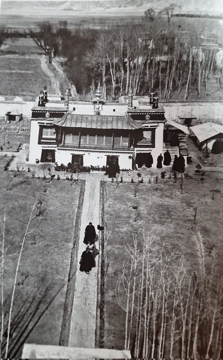 Tibet History.
The personal Palace of Reting Rinpoche, once Regent of #Tibet Government, behind Shide Gompa.
Destroyed.