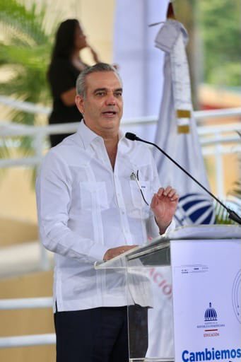 hugoberas's tweet photo. Hoy el Gobierno del Presidente @luisabinader hace HISTORIA! Inicia la Educación Vial en las escuelas del país como tanto los ciudadanos lo habían pedido y esperado. La primera fase empieza en Santo Domingo, Santiago, La Vega, San Cristóbal, La Altagracia y Distrito Nacional. https://t.co/xvBujtdC38