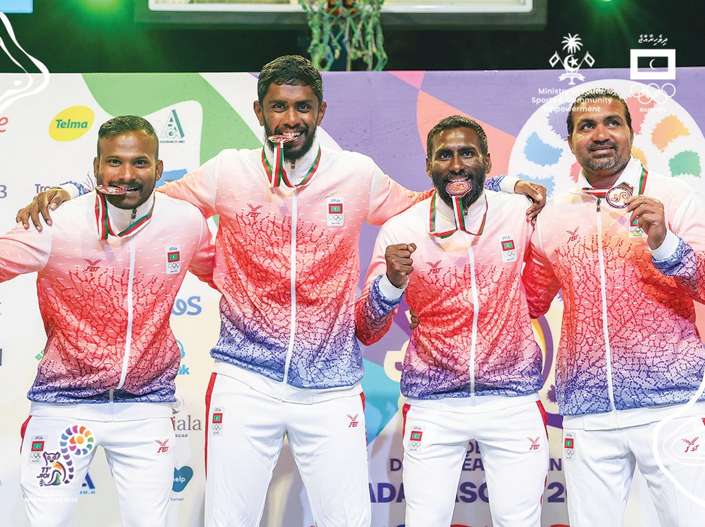 Basketball 3x3 medal ceremony IOIG23! @mba_maldives @MoYSCEmv 📸 MOC Media / Mohamed Shabin #Thayyaarey #IOIG2023 #JIOI2023 #TeamMaldives #KaamiyaabuRaajje #MOC #Olympicmv #Maldives