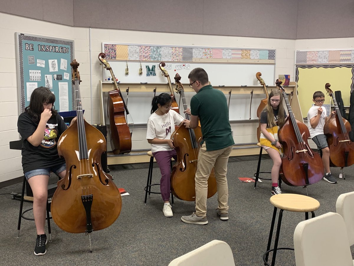 Thanks Mr. McCutcheon for sharing your bass expertise with our beginning orchestra students so we can start the year off #MIStrong! ⁦@MrsMcGlynnOrch⁩ #MasonMoment