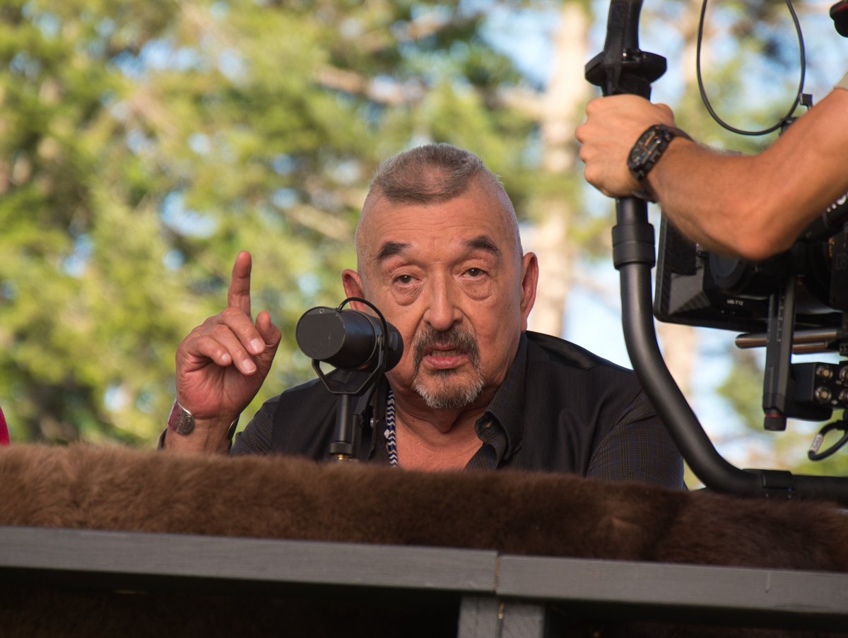 OrcaCoveMedia's tweet image. It has been amazing to work with the legendary Graham Greene once again on our newest production #SweetSummerPowWow

Graham will play our MC - we can't wait to see the finished film!

Behind-the-scenes images by Gavin Andrews movingimagery.ca