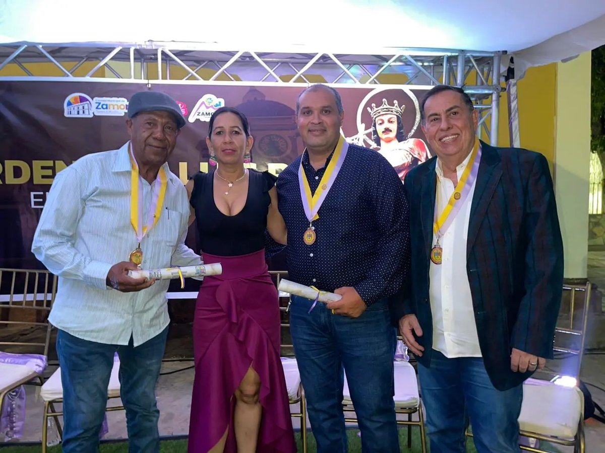 Gracias a nuestras hermosas reinas de señorita San Luis, nuestro sistema de Orquestas y Coros del núcleo Villa De Cura a los Condecorados, a quienes sin duda alguna son patrimonio cultural #DanzasCaribai y a nuestra profe por su excelente discurso como oradora de orden.