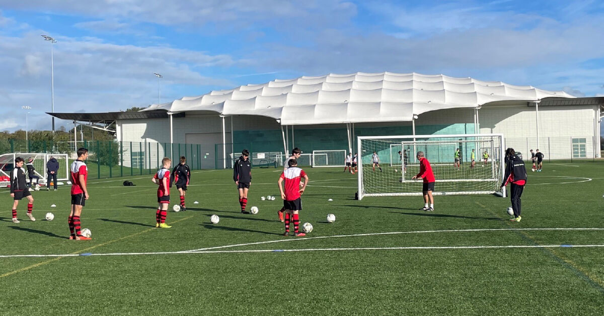 Find out what happened when @RadnorHouseTW visited St. George's Park on their school football tour!

bit.ly/3MzGCqU