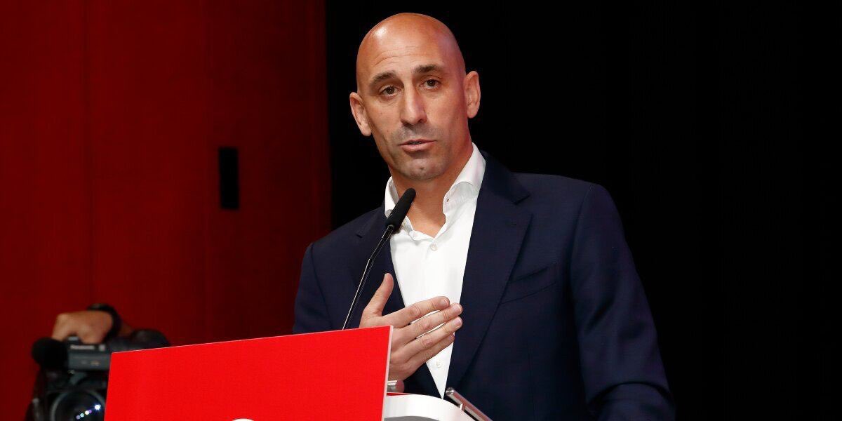 RoseFlame331220's tweet photo. Spanish prosecutors have opened a case against the president of the Spanish Football Federation, Luis Rubiales, on charges of sexual assault, writes the BBC.

#Spain #football #footballnews24 #Spanish #fifa #laliga #Rubiales #TransferNews #federación #kiss #BBCFootball #BBC https://t.co/bL1AFUmKvs