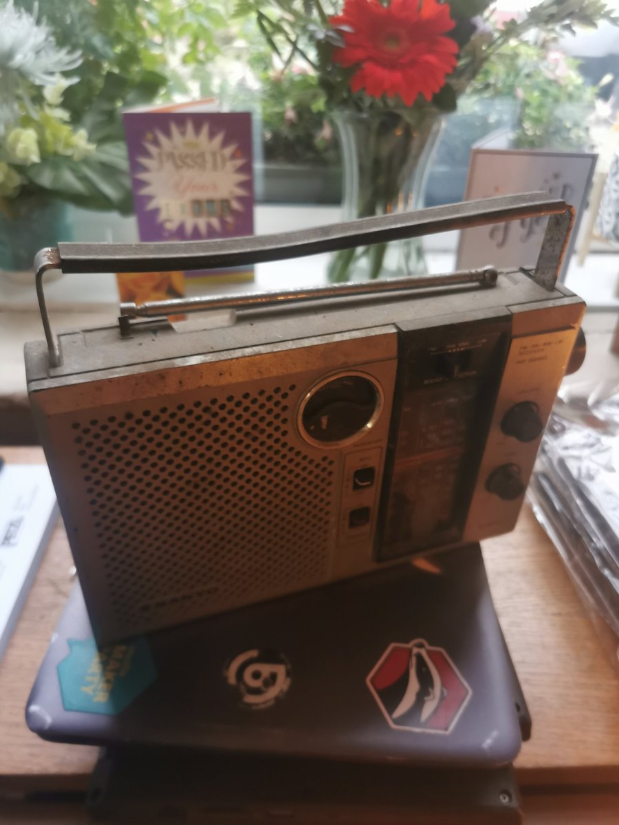 WodgeyBoy's tweet photo. #skiprat an old thrown away radio: with Short Wave too! Gonna attach a length of thin wire to the telescopic whip aerial and listen to the World. https://t.co/202gw2hFzT