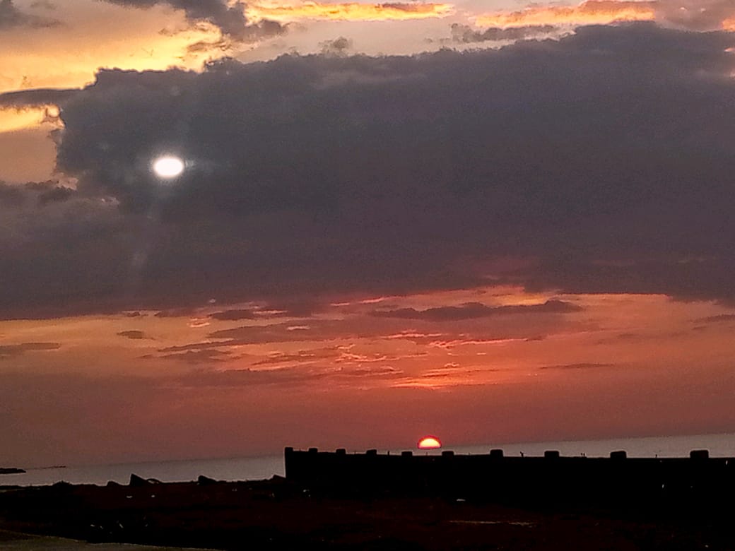 Posible Ovni en el ocaso de un atardecer en La Guaira.