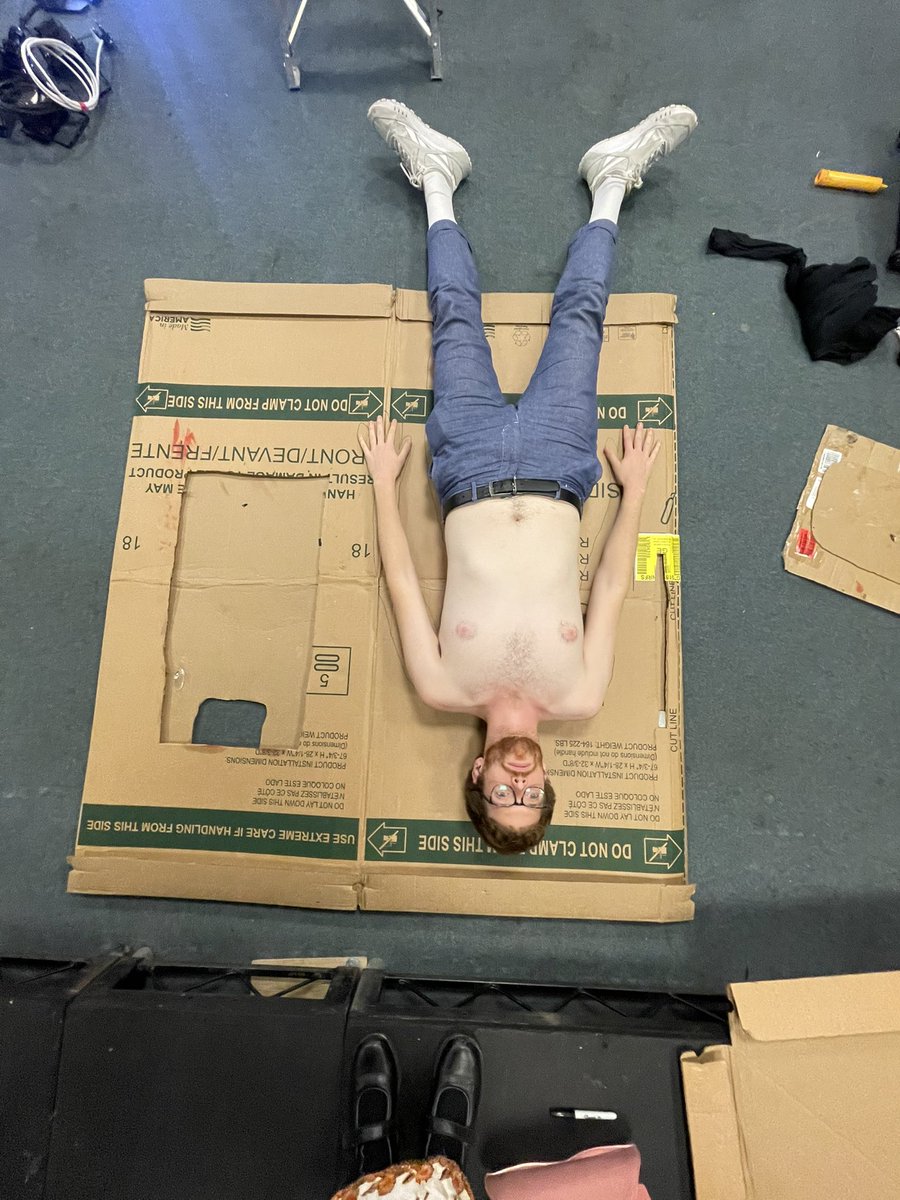 And with that, we’re done! 22 shows down, and this refrigerator box from NYC stayed beautifully intact the whole time. I have become one with it. Thanks to all of the amazing audiences that spent their afternoons on the Banana Highway this August 🛣️🍌 Next stop, @FringeArts !