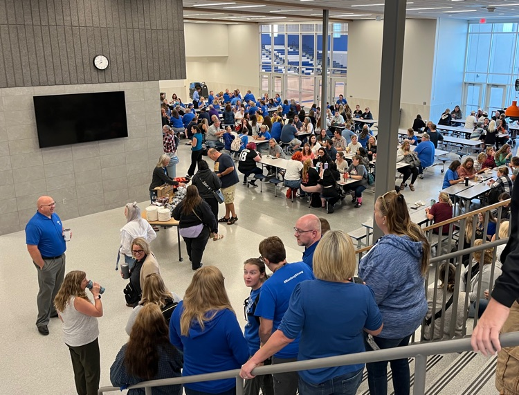 MoraElem's tweet photo. Mora Schools hosted keynote speaker  Cindra Kamphoff in our new auditorium.   Motivating presentation on Top 10 practices "Beyond Grit".  A great way to kick off the school year. https://t.co/BdebcG7n7z