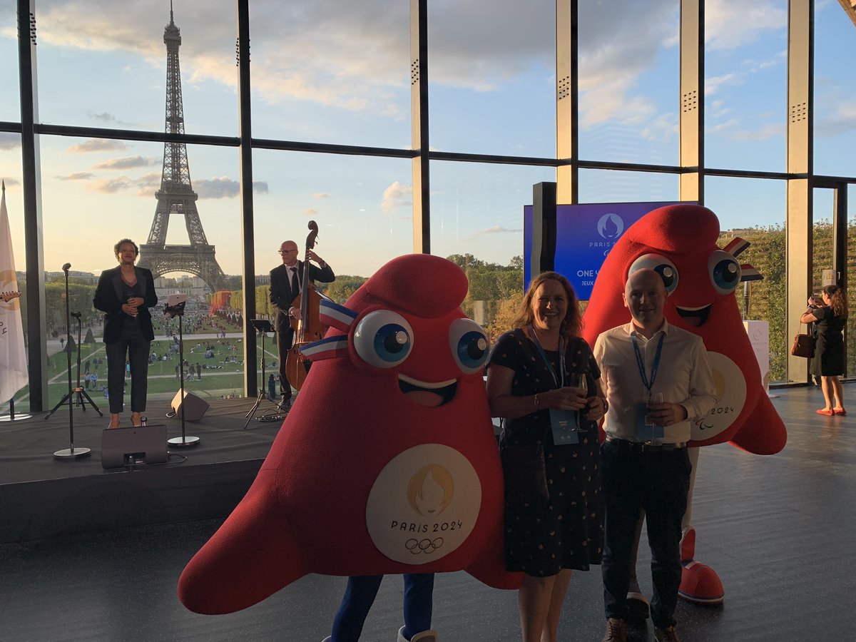 Celebrating 1 year to go to the <a href="/Paris2024/">Paris 2024</a> Paralympic Games- as only you can in Paris 🤩 ☘️<a href="/ParalympicsIRE/">Paralympics Ireland</a>