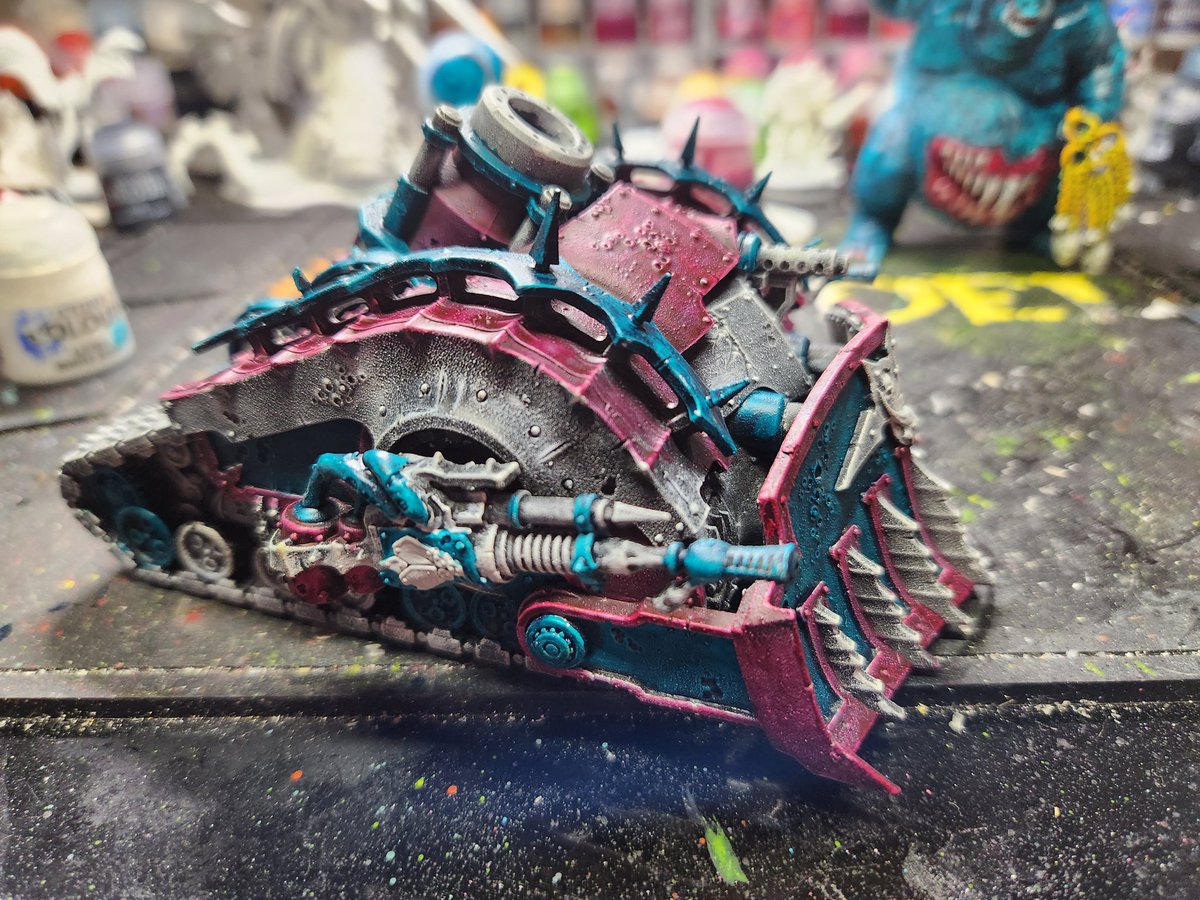 Leah_40K's tweet photo. After ~4 hours of painting still not finished with the #PlagueburstCrawler but I'm pretty happy with it.

#warhammer40k #Warhammer #tabletop #WarhammerCommunity #PaintingWarhammer #Citadel #TransRightsAreHumanRights #WIP #DeathGuard https://t.co/CxLFrzz1JJ