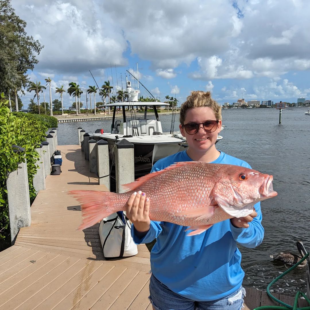 From the water to the deck, American red snapper coming in hot on Raymarine Pro Justin Lambeth's Axiom® XL using Bottom Lock in 175 ft. of water. 

#RaymarinePro #RaymarineAxiom #Marineelectronics