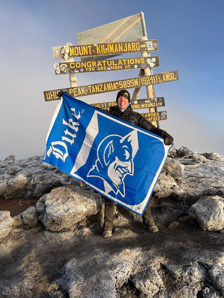 DukeAlumni's tweet photo. #DukeIsEverywhere ... including on Mount Kilimanjaro!
Claire DiLorenzo Paquin ‘97 and family members pulled out a Duke flag at the summit of Mount Kilimanjaro during a recent trip to Tanzania. https://t.co/4HCgitil0v