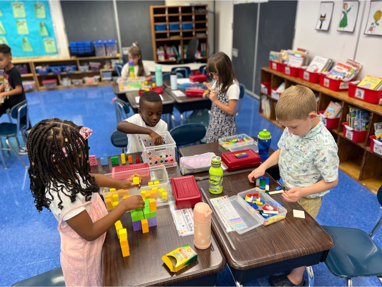 OEhappenings's tweet photo. Students have a Lego break between lessons.
#motivationmonday #joyfullearningcommunity https://t.co/MbsYBVBIi7