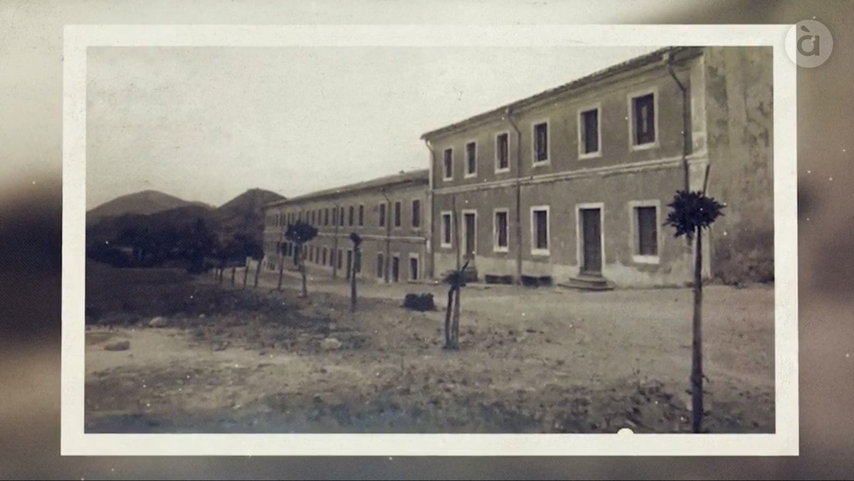 À Punt (@apunt_media) on Twitter photo 💦Del balneari Baños de Salinetas de Novelda, construït al segle XIX, només queden les ruïnes. No obstant això, a les aigües curatives de les Salinetes, també coneguts com clots de la sal, encara es banyen moltes persones.
📍El visitem amb <a href="/terravivaapunt/">Terra Viva</a>:
web.apunt.es/ClotsDeLaSal 💦Del balneari Baños de Salinetas de Novelda, construït al segle XIX, només queden les ruïnes. No obstant això, a les aigües curatives de les Salinetes, també coneguts com clots de la sal, encara es banyen moltes persones.
📍El visitem amb <a href="/terravivaapunt/">Terra Viva</a>:
web.apunt.es/ClotsDeLaSal