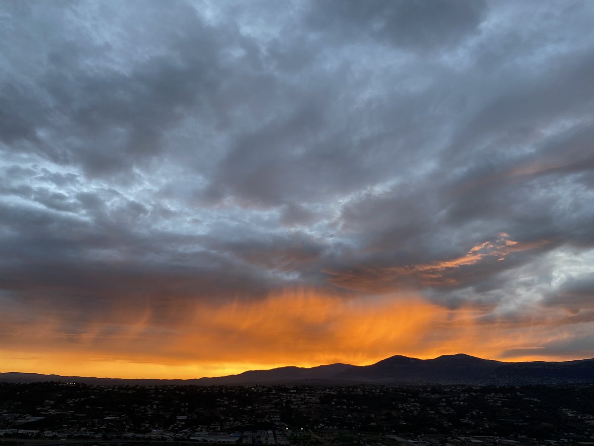 Coucher de soleil niçois, on ne s’en lasse jamais 😍