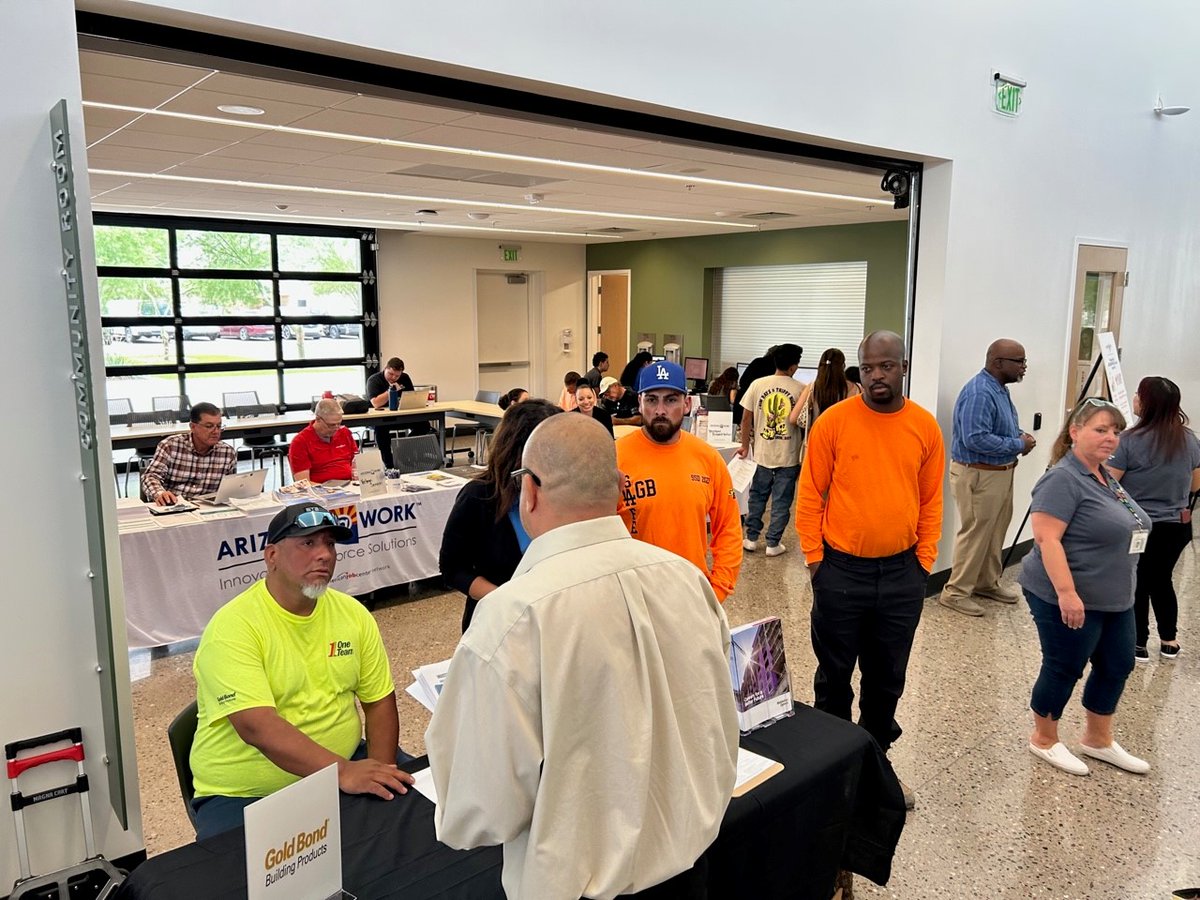 CityofEloy's tweet photo. Arizona at Work's August 11th Career Fair at Eloy City Hall was very well attended! #Eloy #EloyAZ #careerfair #jobsinpinalcounty #ARIZONAATWORK https://t.co/pTPCyPX0pr