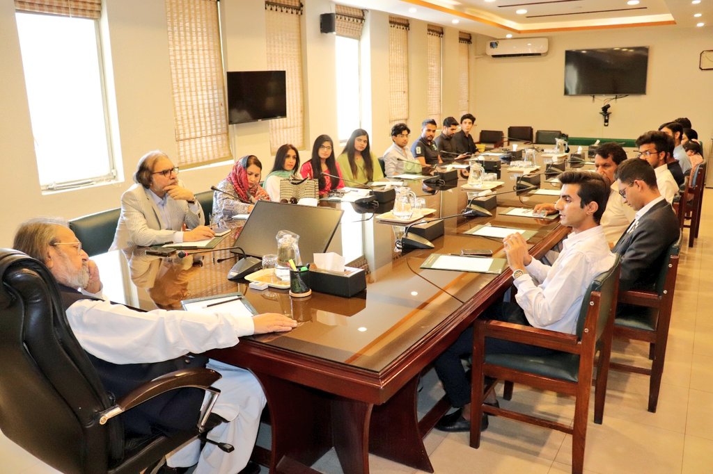 Eduministerpk's tweet photo. In my meeting with concerned parents &amp; students about recent CAIE results, it is assured tht @EduMinistryPK will do its best to facilitate within legal sphere &amp; ensure:

1. Enforcemnt of ministry's decision abt retake exams;
2. Convey to CAIE, UK abt current situation in writing. https://t.co/LjPBmk0Jke