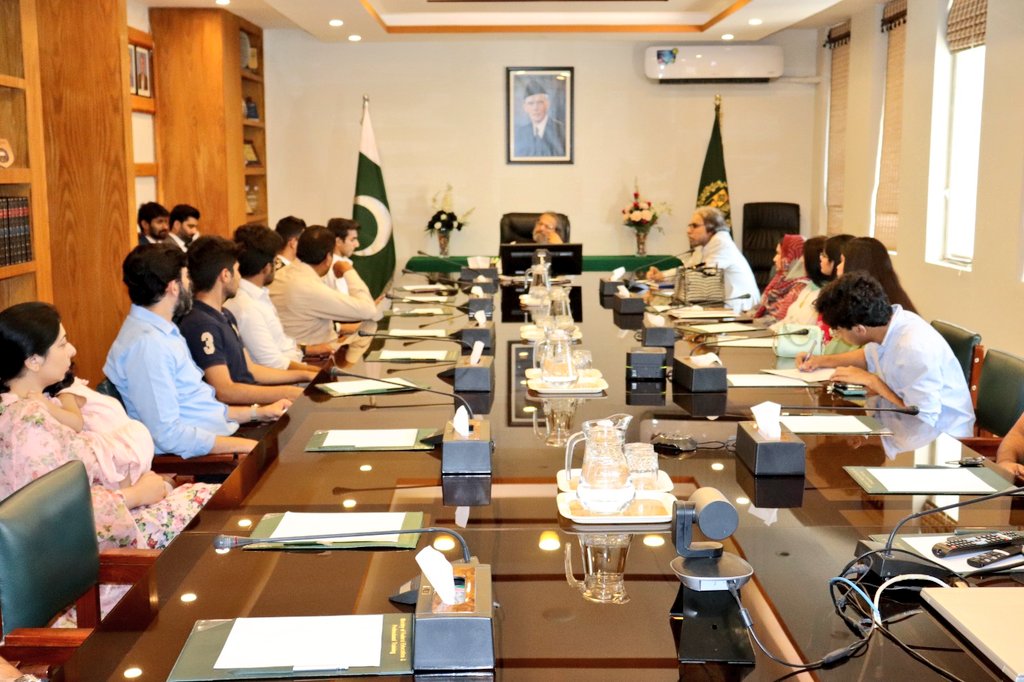 Eduministerpk's tweet photo. In my meeting with concerned parents &amp; students about recent CAIE results, it is assured tht @EduMinistryPK will do its best to facilitate within legal sphere &amp; ensure:

1. Enforcemnt of ministry's decision abt retake exams;
2. Convey to CAIE, UK abt current situation in writing. https://t.co/LjPBmk0Jke
