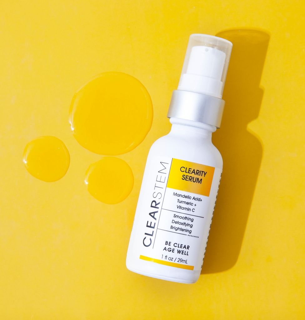 CLEARSTEM's tweet image. We formulated our CLEARITY exfoliating serum to unclog pores AND break down dark spots &amp;amp; hyperpigmentation. 
This is hard to do without creating additional sun sensitivity, so we infused this serum with Vitamin C for extra antioxidant activity along with better sun defense🍊🙌