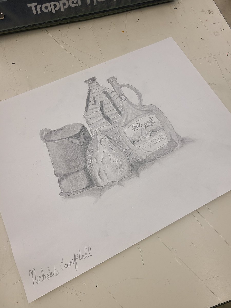 rondeaneArt's tweet photo. Currently in #Adv2D #Drawing #Painting & #Intro2D #art classes we are exploring #fontdesign #impliedtexture & #stilllife drawing #RHS art students are creating and designing some awesome #artwork #weRcreative @LearnatRHS https://t.co/0GYtArS1l2