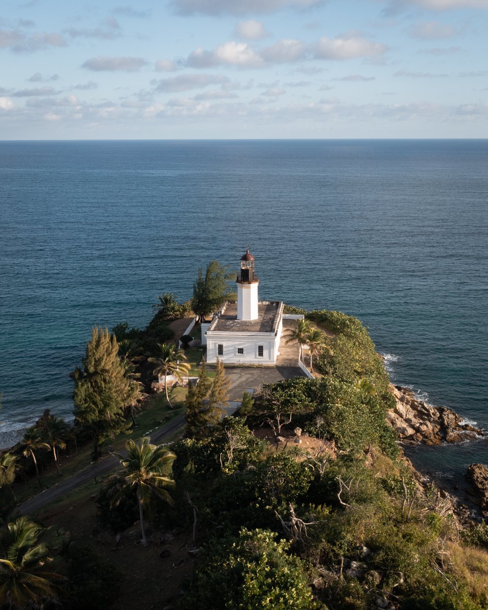 AustynVisuals's tweet photo. The Punta Tuna Lighthouse right before sunset in Maunabo, Puerto Rico. Shot on the DJI Mavic 2. https://t.co/ksfLTattli