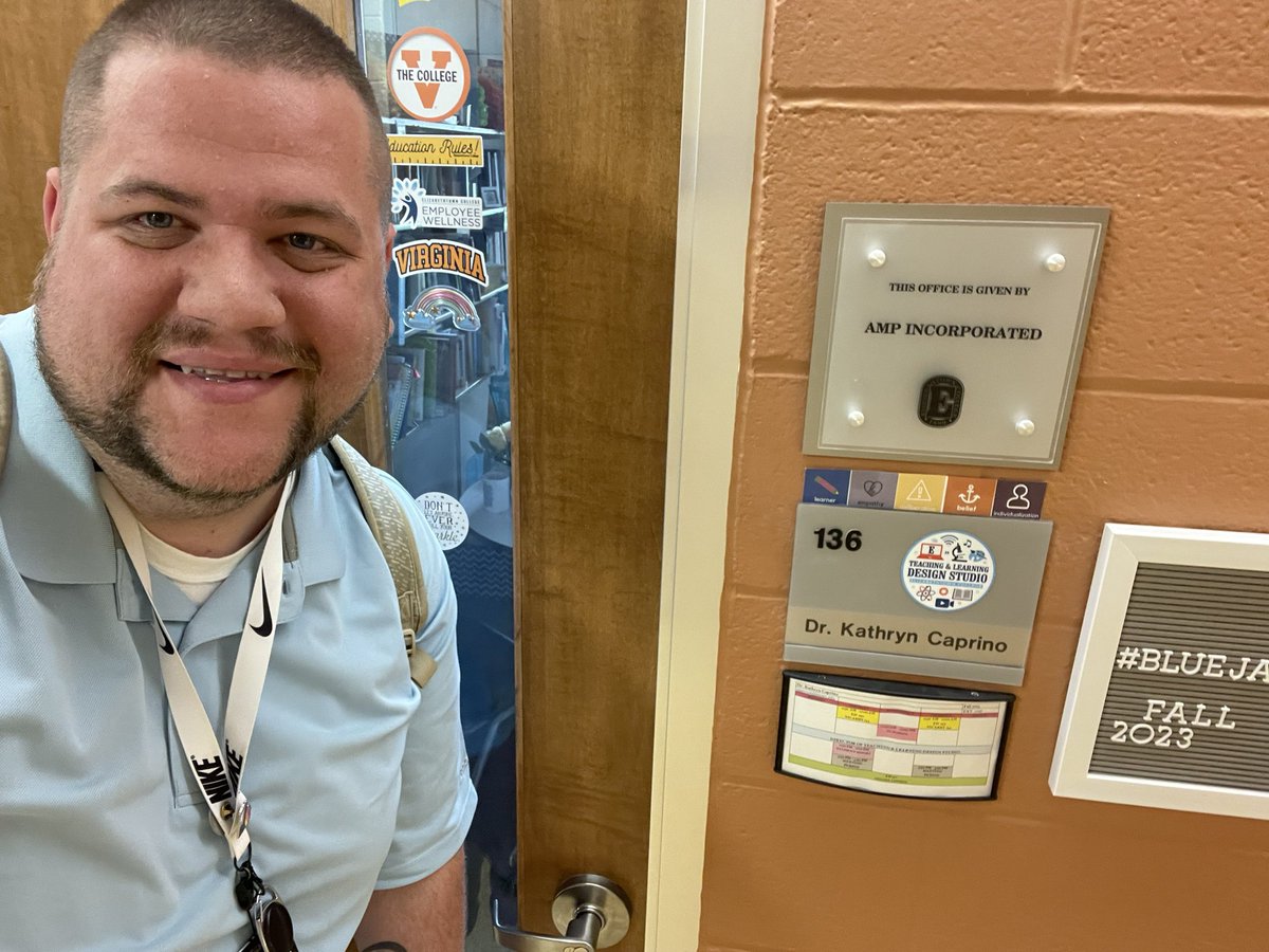 Amazing session working with the senior seminar class at etown college. While there I had to stop by one of my favorite professors! <a href="/KCapLiteracy/">Katie Caprino</a>  🤩