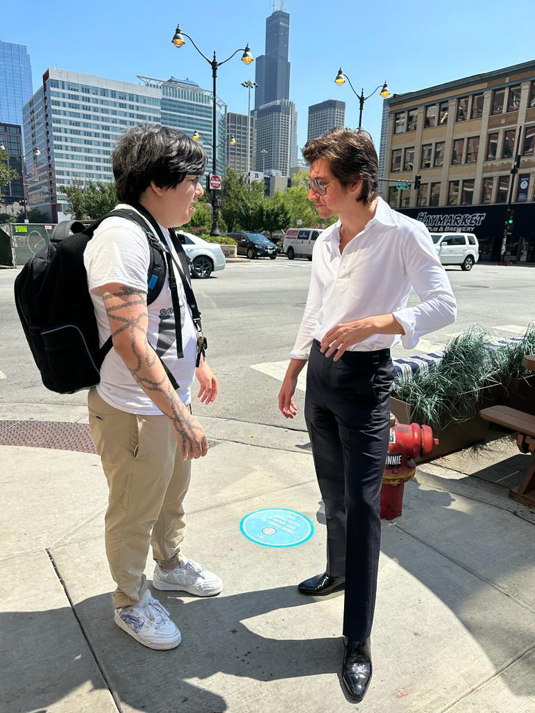 alexthourly's tweet photo. alex today in chicago! https://t.co/3qwjUa1koH