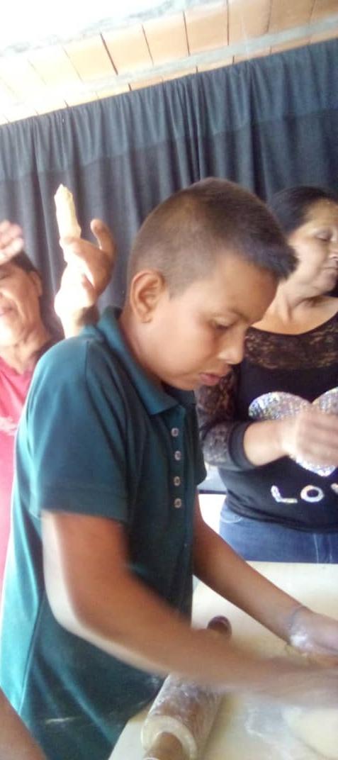 Nuestros pequeños de la casa también están acompañando esta jornada de talleres de emprendimiento  quienes con alegría y mucho entusiasmo se suman a esta bella tarea que las mujeres de la Comuna Kuriwa han comenzado. Pronto nos vamos a otra Comuna. #PuebloPartidoGobierno