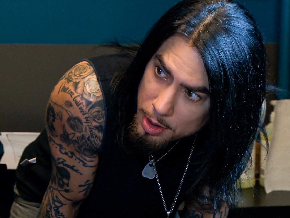 NavarroFollower's tweet photo. #davenavarro #inkmaster 

Watching Ink Master for the plot

The plot : https://t.co/SBbYQRzSfR