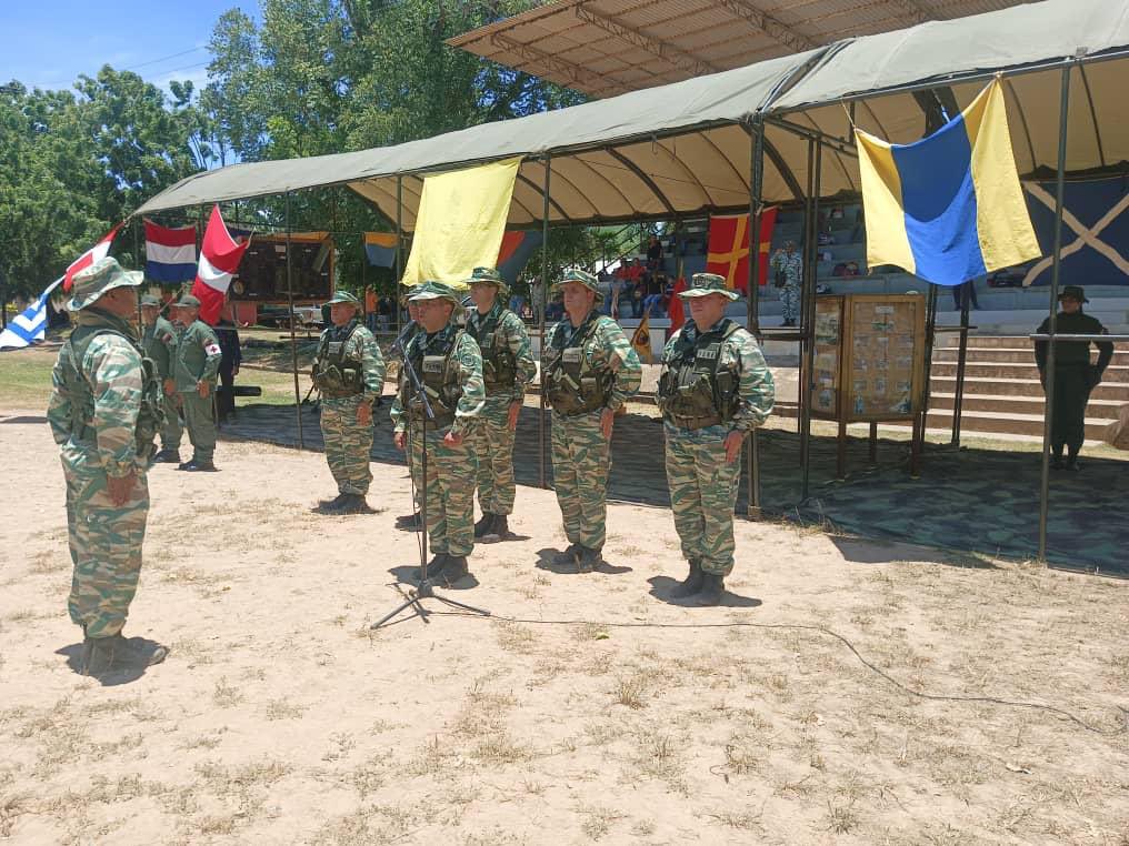 dhernandezlarez's tweet photo. #FANB en instrucción permanente y cohesión de su componente especial @Milicia_B1, creciéndose junto al pueblo !

#IntegrarEsVencer https://t.co/WsBOPD6Ucl