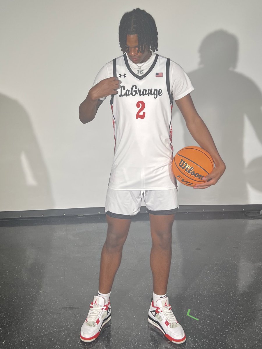 Shaun Nichols tweet media