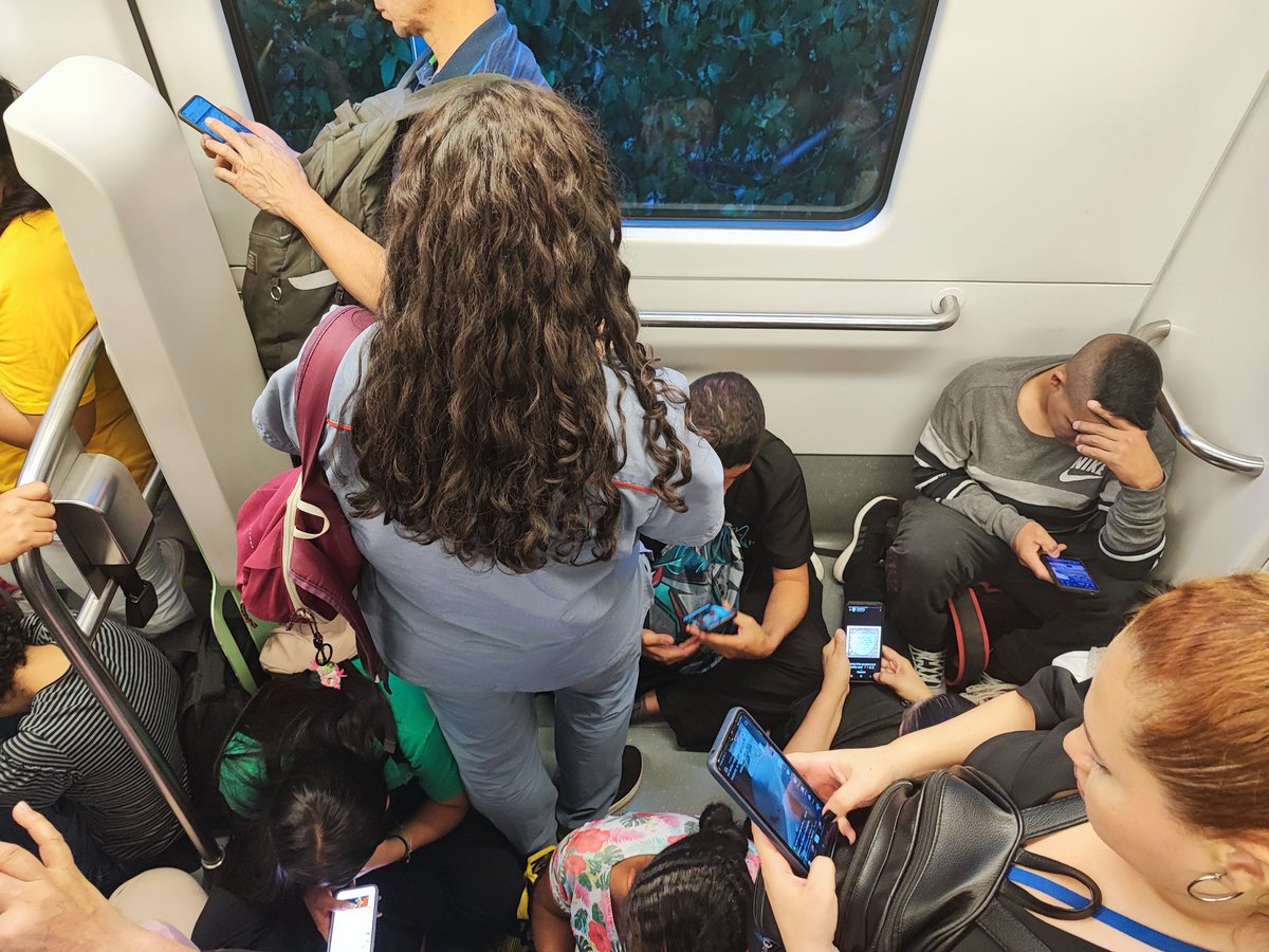 ja_korrea's tweet photo. @metrodemedellin 50 min de nada https://t.co/7vNCeawUNs