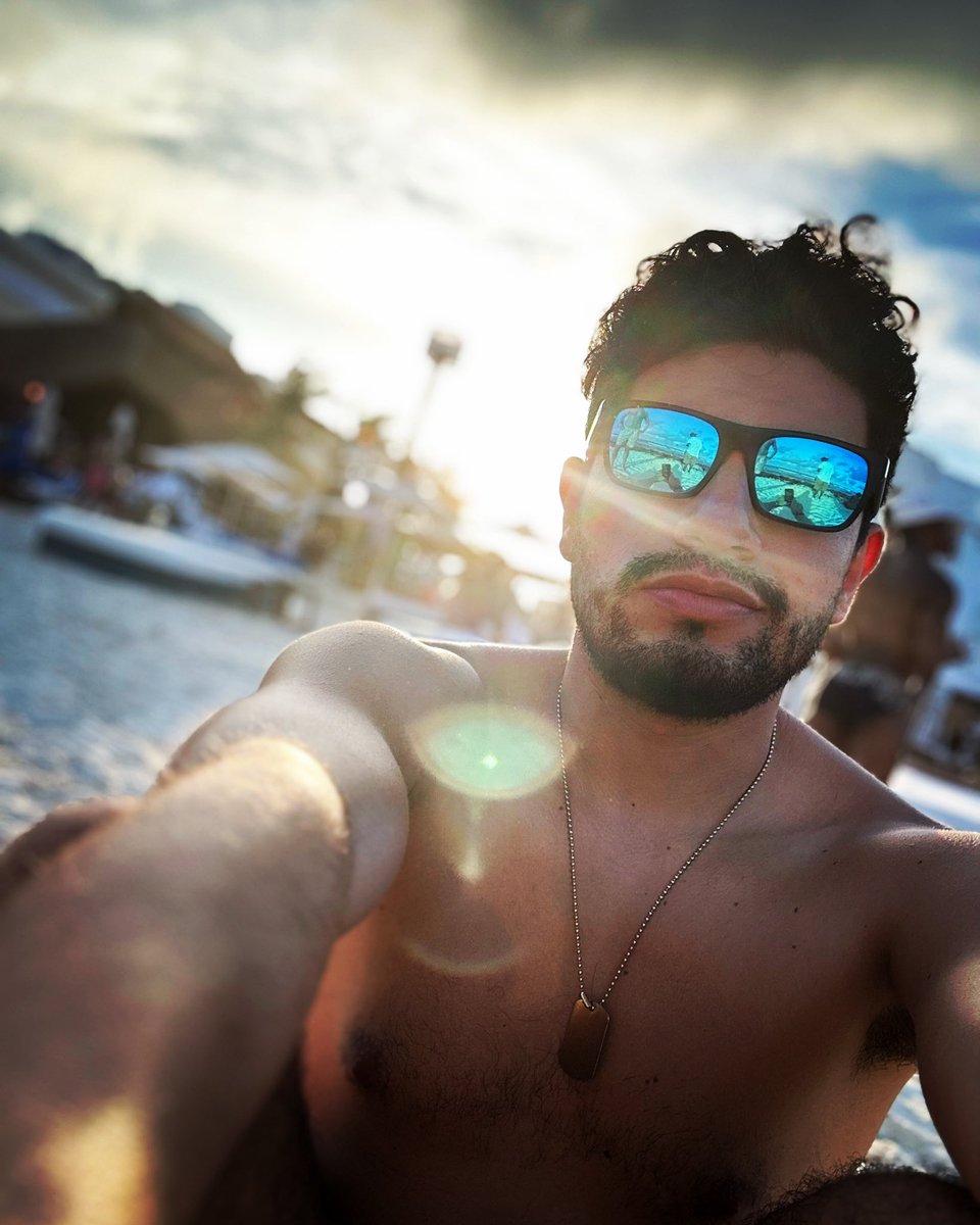 Un poco de sol sin ropa no hace daño 😋