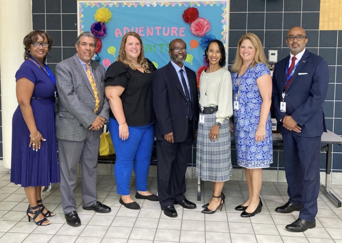 It was a wonderful first day at ⁦⁦@gildersleevems⁩ I loved seeing all my kids again!! #SkysTheLimit #NNPSproud #NNPSleads ⁦@noel4_roland⁩ ⁦@crbacote⁩ ⁦@MmUpenn16⁩