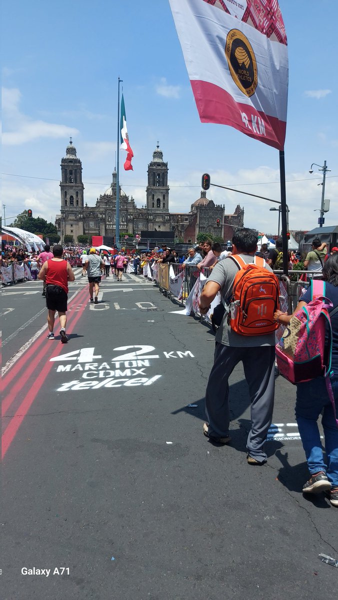 Less_Lubian's tweet photo. Dolor de músculos, algo... pero la satisfacción de haber vivido mi segundo #Maratón no tiene precio. 

#ImpossibleIsNothing https://t.co/wW3Wrw8mzE