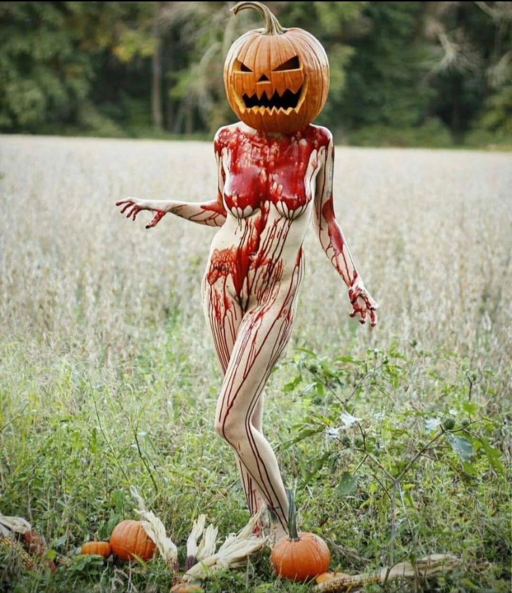 Me flirting 🖤🎃😘