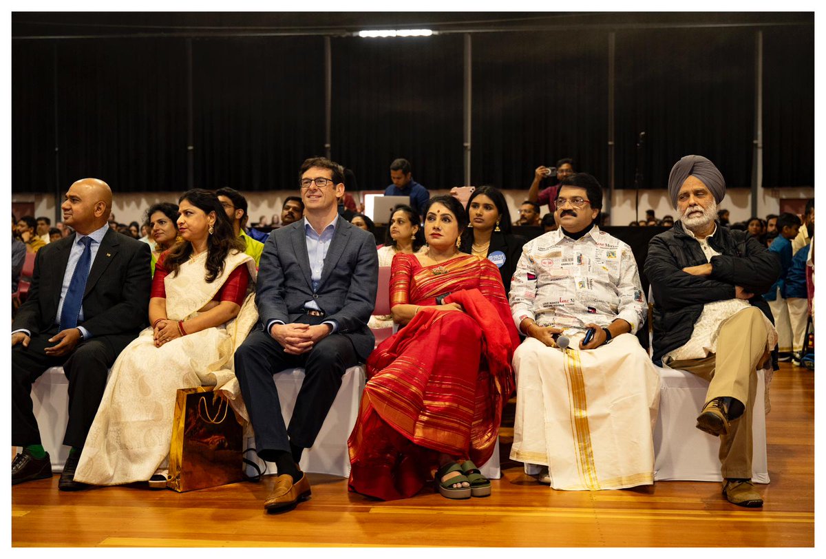 IndiainNZ's tweet photo. #OnamFestKerala
India in NZ wishes everyone a very happy #Onam2023. HC Neeta Bhushan joined the #Onam celebrations organised by Wellington Malayali Association. All appreciated excellent cultural performances, beautiful rangoli &amp; Onamsadya.
@MEAIndia
@priyancanzlp
@KeralaTourism https://t.co/aa9HXReaT9