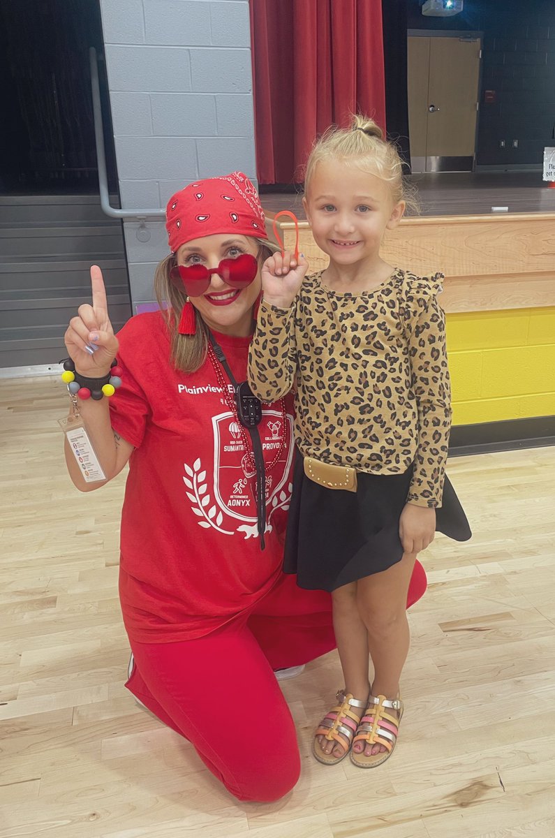 Kynlee girl got Sumantra with mama!!! ❤️🦦  #LodgeMeeting #itscouchtime #more2seeinyear3 <a href="/plainviewElem/">Plainview Elementary School</a>