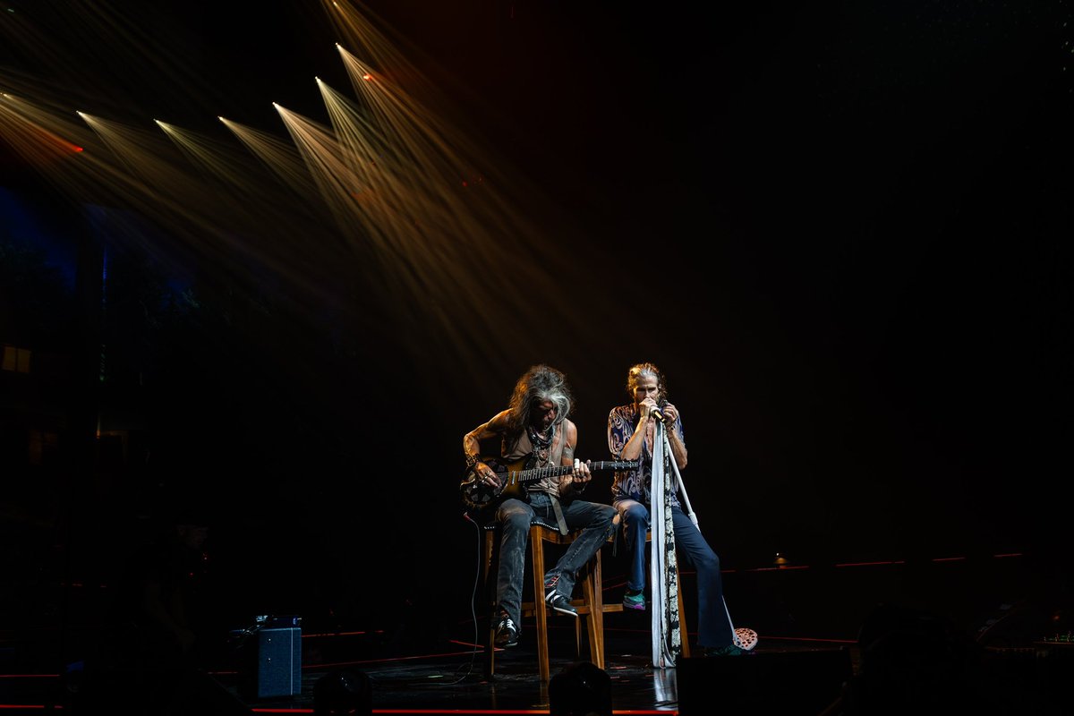 Aerosmith's tweet photo. We’re back in a BIGGER saddle!! 5 days till we kick off Aerosmith Peace Out the farewell tour! September 2nd, we're hitting the stage in Philly with special guests The Black Crowes. You don’t want to miss this thing! #AerosmithPeaceOut

For tickets, VIP upgrades and more visit: https://t.co/gidm9r2K4J

📷: @theaaronperry 
8/27/23

#Aerosmith #StevenTyler #JoePerry #TomHamilton #BradWhitford #TheBlackCrowes #BlueArmy #Aerosmith50