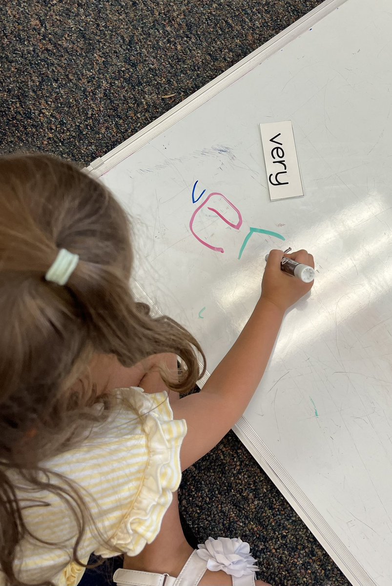 MBaiseyFCPS's tweet image. K students @ThurmontPrimary practiced working in a group &amp;amp; by themselves on their first day with everyone there! #RoutinesMatter