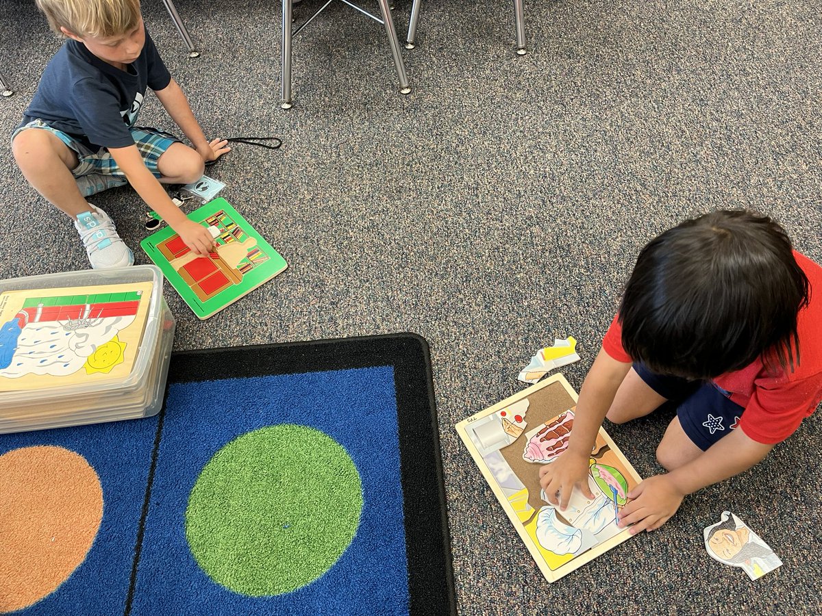 MBaiseyFCPS's tweet image. K students @ThurmontPrimary practiced working in a group &amp;amp; by themselves on their first day with everyone there! #RoutinesMatter