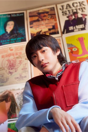 Guitar Hunting Journey #2, I'm in the spotlight! Get A Guitar - The First Single Album is the beat of my journey, so get ready to groove 🎶