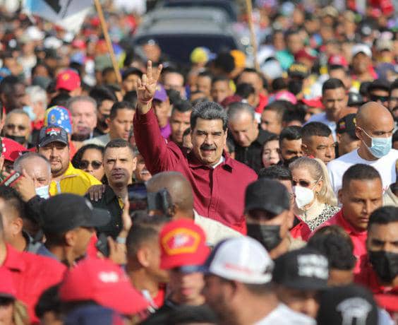 Si nos  ponen a escoger, preferimos  un Estado Obrero animado por una voluntad democrática férrea y lejana de la “democracia burguesa” con sus emboscadas reformistas..

Por eso y mucho más nuestro apoyo incondicional a @NicolasMaduro .

#TUPAMARO
#ConectateConMaduro