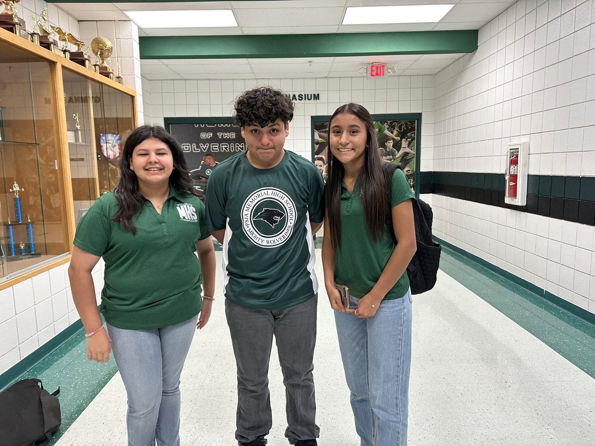 2020Psja's tweet photo. First Day of school β
#wolverinenation #wearememorial #greenandwhite #wolverinecheer #psja @PSJAISD @PSJAMemorial https://t.co/sIWSF1NCZk