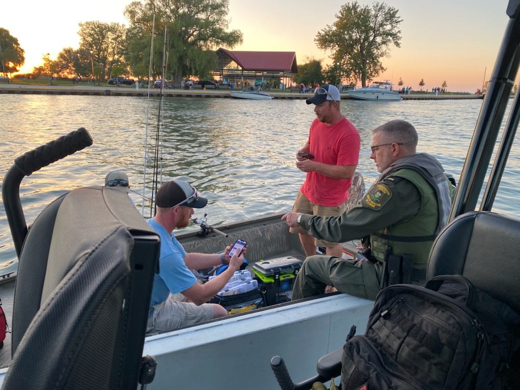 It was great working with <a href="/NRPSMarine/">NRPS Marine Unit</a> at Port Dalhousie with #OperationBoatSmart Police/ Conservation Officers conducted numerous vessel inspections, handed out pamphlets and continued to educate anglers while they fished.  #MarineSafety #LakeOntario #NiagaraRegion <a href="/Niagara_411/">Niagara_411 🇨🇦</a>